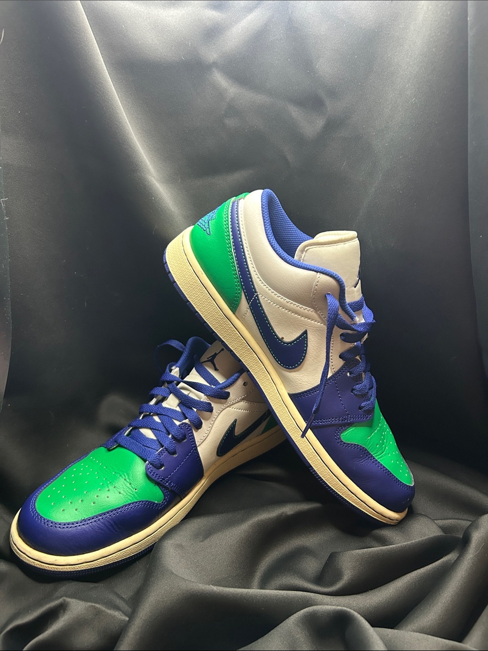 Nike Men’s Low-Top Sneakers in Green, Blue, Cream